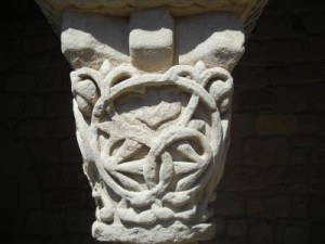 Capitell del claustre de Lluça